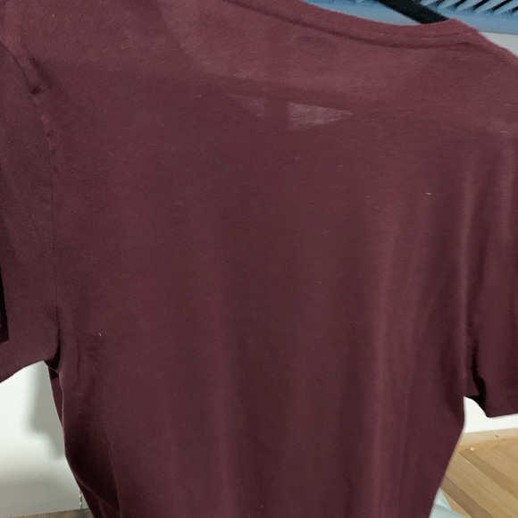 Old navy Tshirt vneck small - Picture 2 of 3